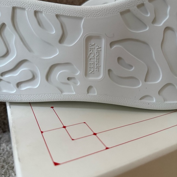 Alexander McQueen Oversized Sneakers – White/Red – Men’s US 11 (EU 44) - Picture 5 of 8